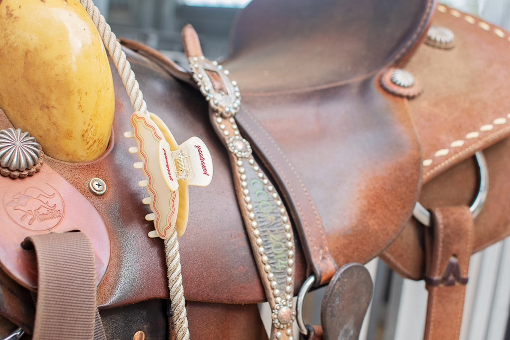 hair claw on saddle